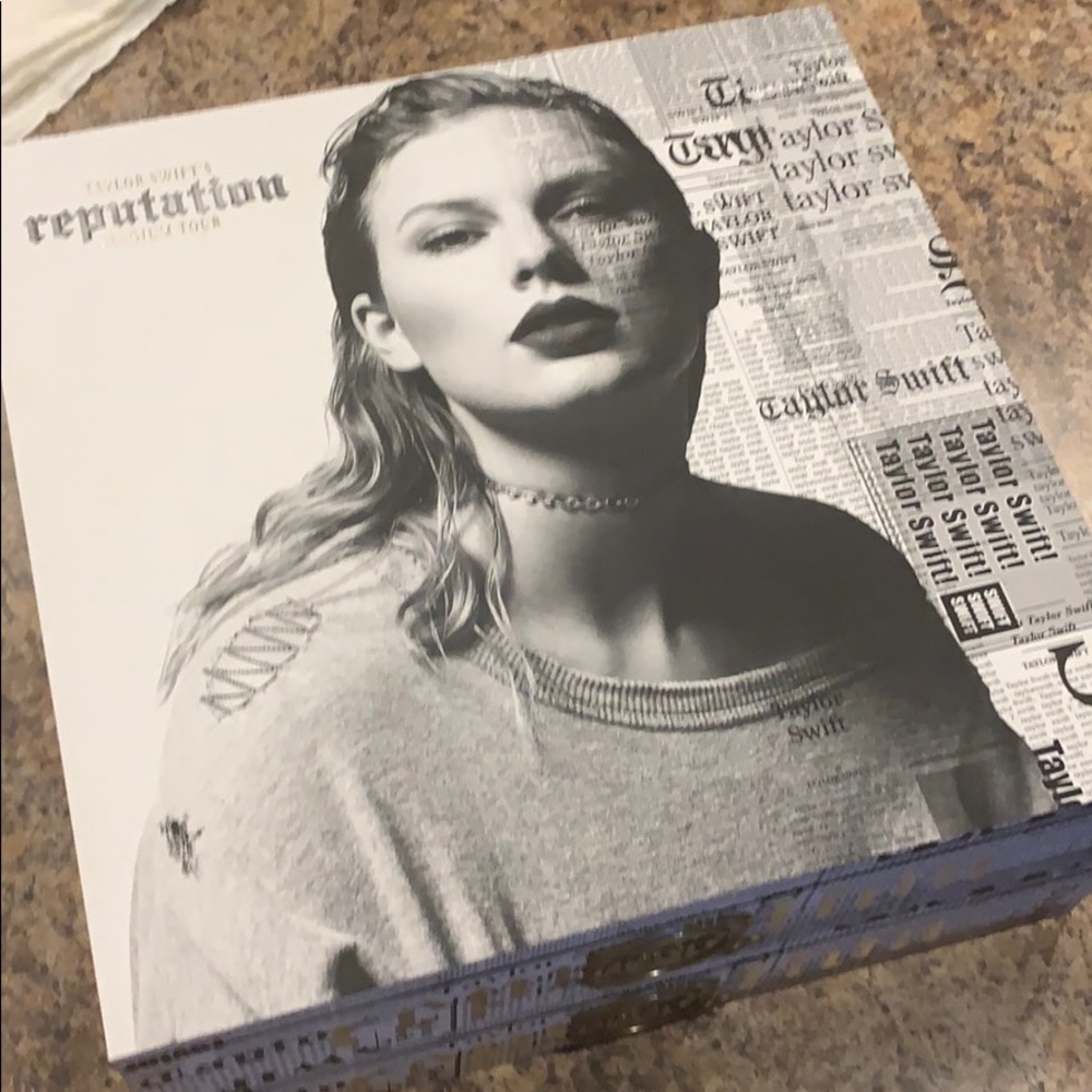 VIP Taylor Swift Reputation Stadium Tour Box